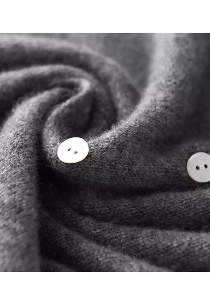 Comfortabel gebreid damesvest, ideaal voor een casual of chique look in de winter.