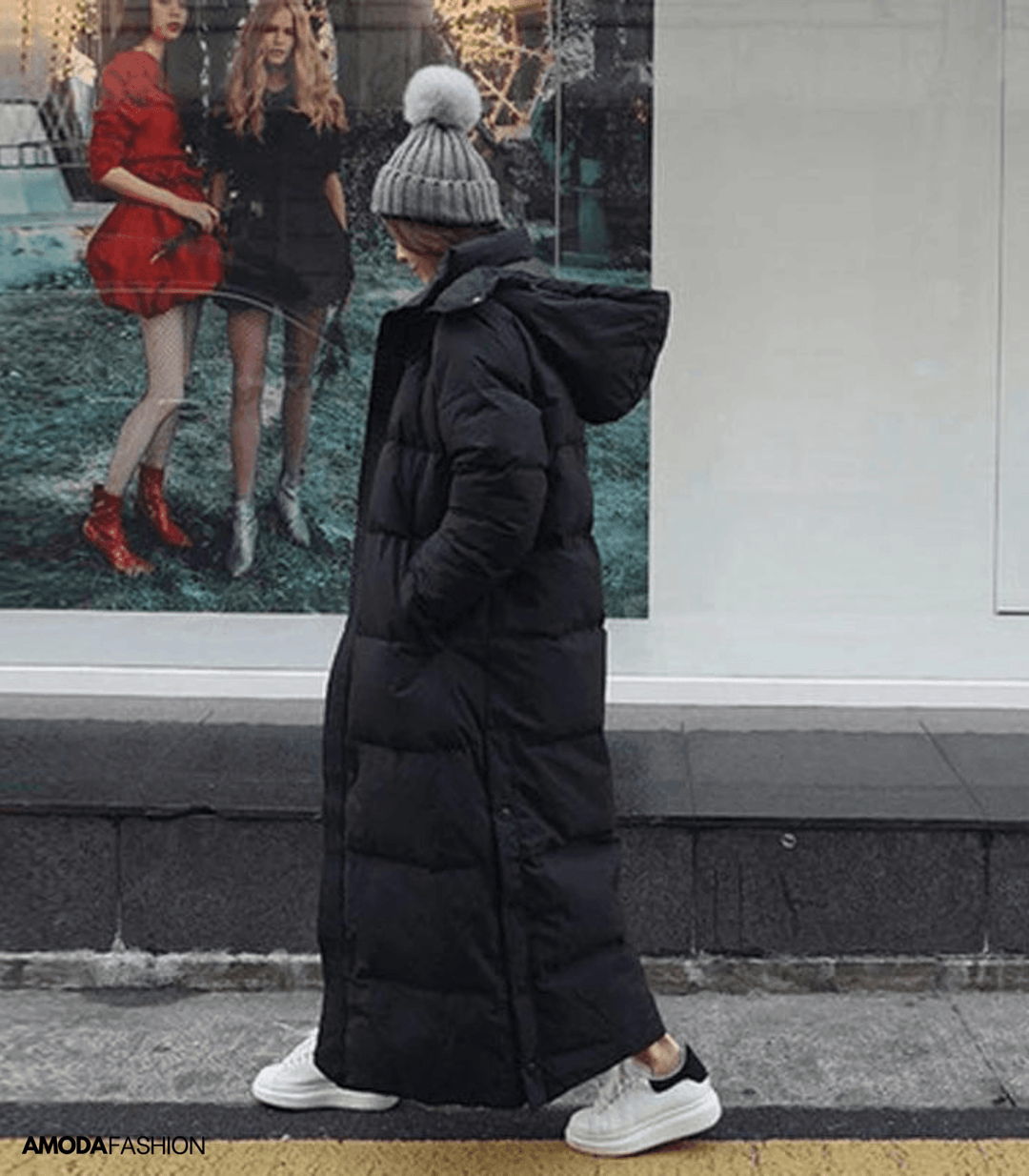 Vrouw in trendy oversized Luna winterparka, perfect voor stedelijke mode en bescherming tegen de kou.