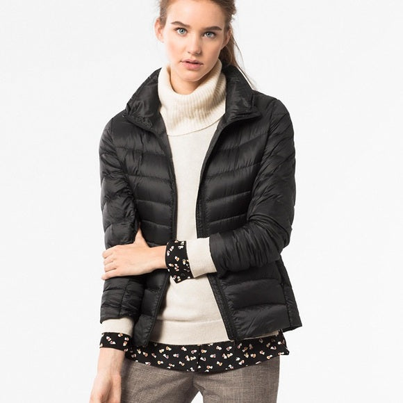 Praktische lichtgewicht dames jas Alina. Stijlvolle gewatteerde bovenkleding, ideaal als herfst- of winterjas.