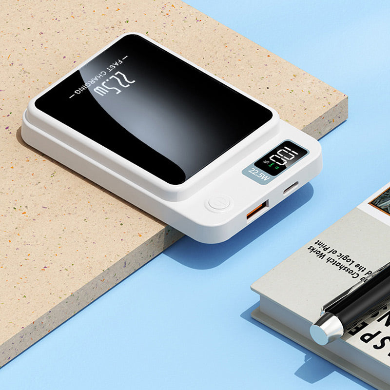 Krachtige 10000mAh powerbank levert snelle energie voor al je apparaten. Draadloos en bekabeld snelladen.