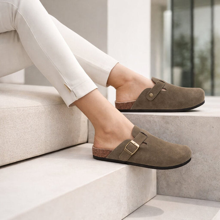 Unisex clogs met verstelbare gesp in verschillende kleuren, comfortabele casual schoenen.