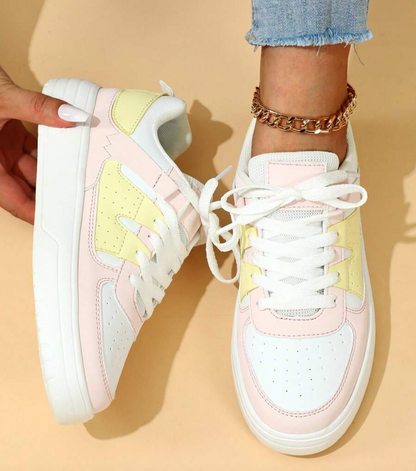 "Valeen sneakers voor dames, kleurrijk design met levendige pastelkleuren en ademend bovenwerk voor comfort en stijl."