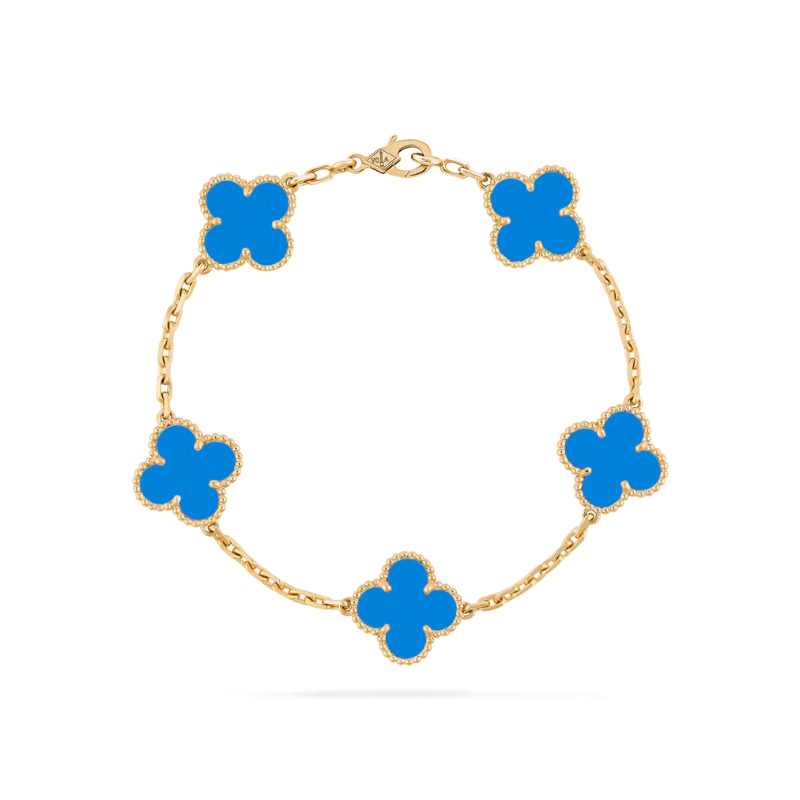 Luxe goudkleurige dames Lana armband, een veelzijdig en elegant modeaccessoire.