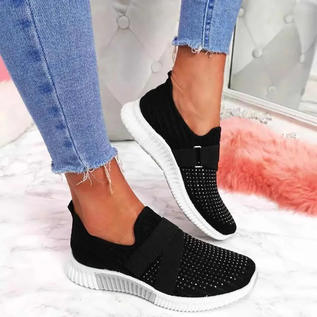 Comfortabele platte T-strap schoenen voor dames. Elegant ontwerp, ideaal voor dagelijks gebruik in lente en herfst.