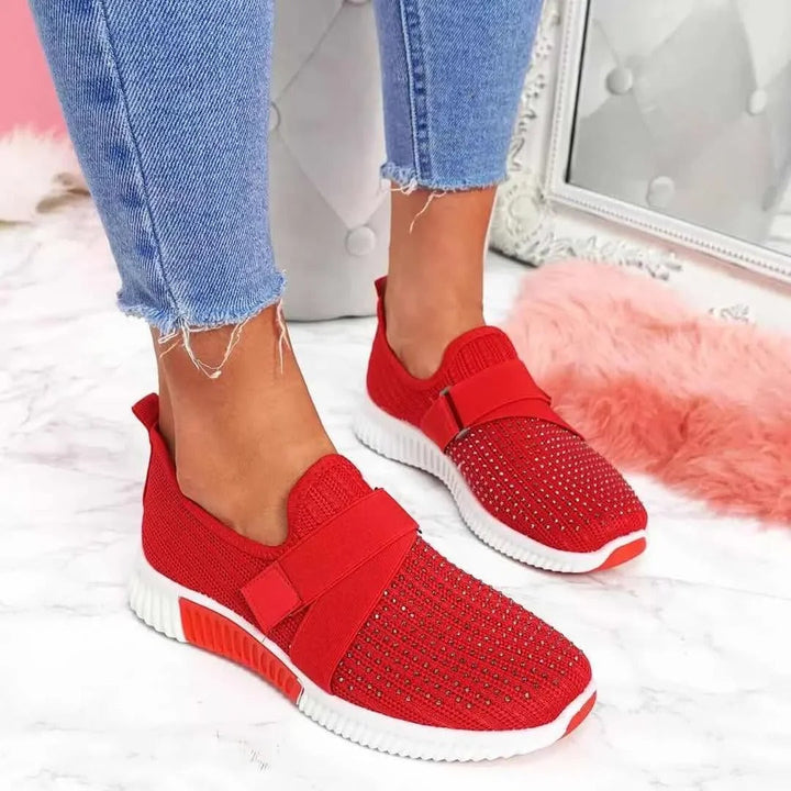 Veelzijdige elegante T-strap flats voor dames. Geschikt voor zowel casual als nette outfits, comfortabel de hele dag.