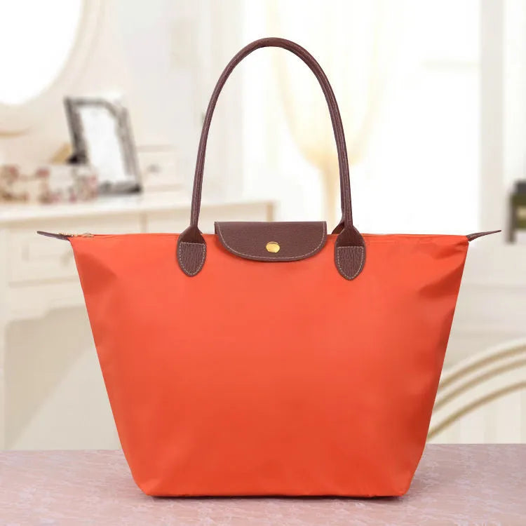 Stijlvolle dames tas in oxfordstijl, een modern accessoire dat mode en functionaliteit combineert.