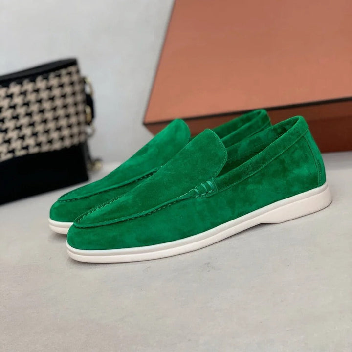 Paar heren loafers, klassieke 'Old Money' stijl. Comfortabel, elegant en veelzijdig voor casual en chique gelegenheden.