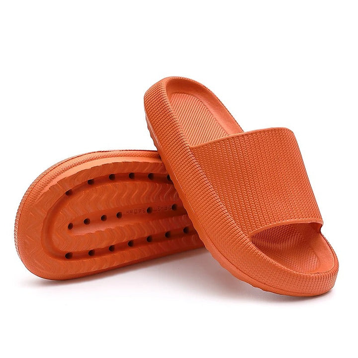 Antislip CozyCloud huisschoenen, unisex, met warme voering voor behaaglijke winteravonden.