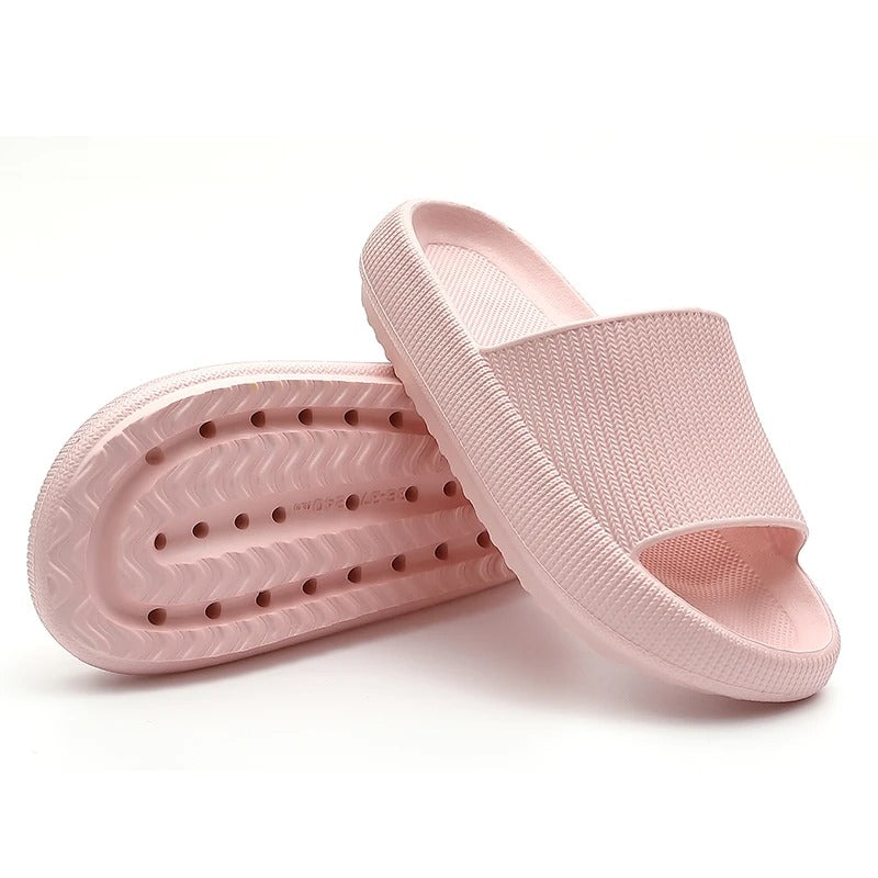 Gezellige CozyCloud huisslippers, unisex, met flexibele antislipzool voor alle vloeren.