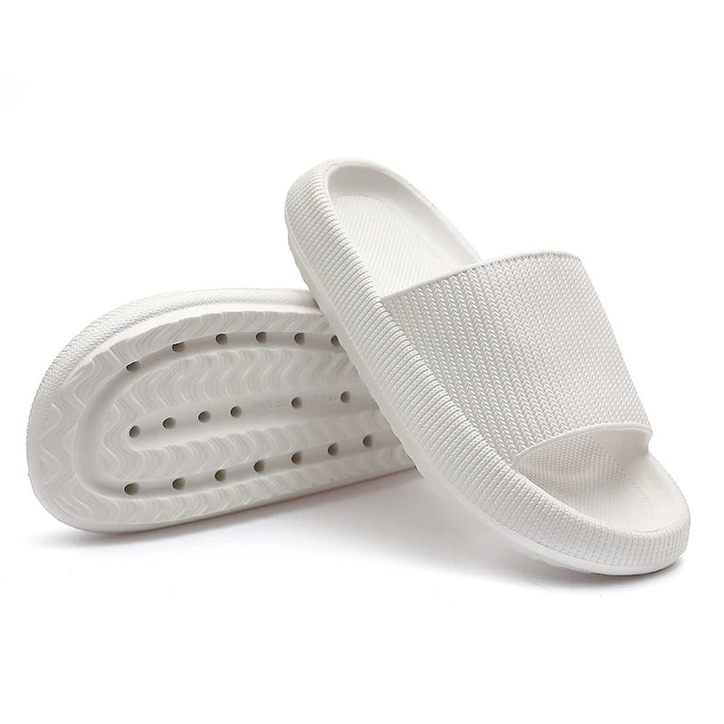 Cadeau-idee: Unisex CozyCloud slippers voor maximaal comfort en warme voeten thuis.