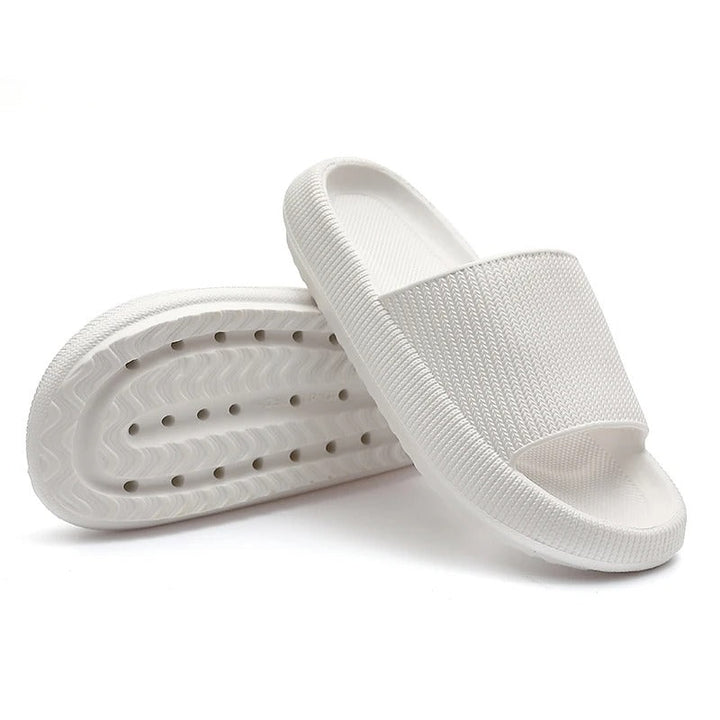 Cadeau-idee: Unisex CozyCloud slippers voor maximaal comfort en warme voeten thuis.