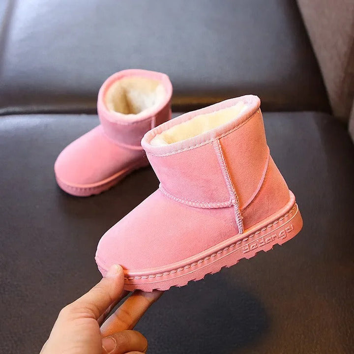 Zachte Boston Mini winterlaarsjes houden baby voeten warm en comfortabel. Perfect voor koude dagen.