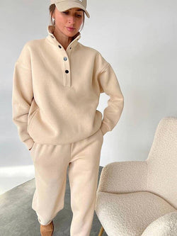 Dames oversized joggingpak met comfortabele hoodie en broek voor stijlvol relaxen. Nieuwe collectie loungewear.