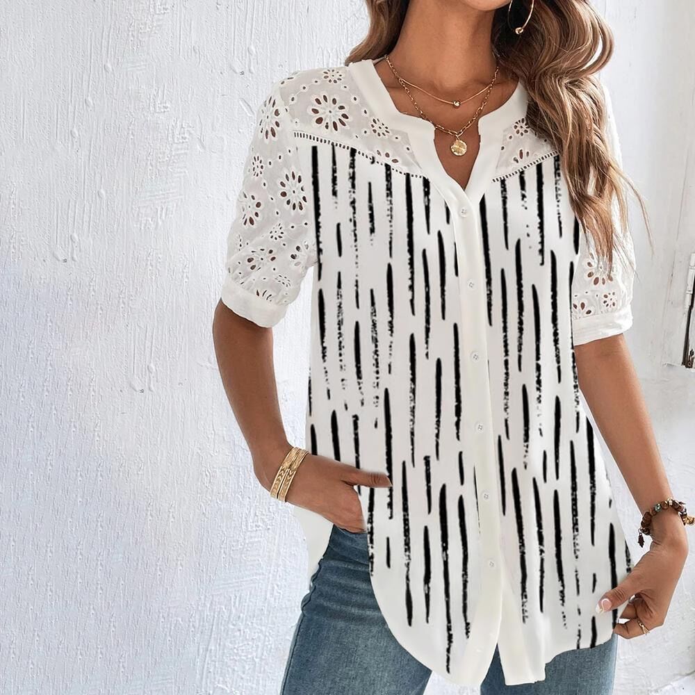 Vrolijke damesblouse met levendige, speelse print. Diverse kleuren, perfect voor zomerse mode.