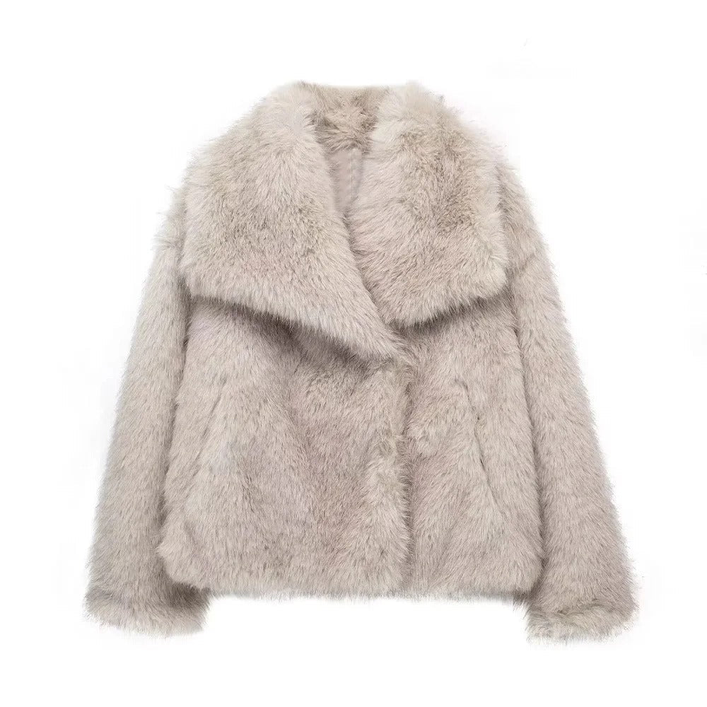 Stijlvolle dames winterjas van imitatiebont; ideaal voor een warme en modieuze look.