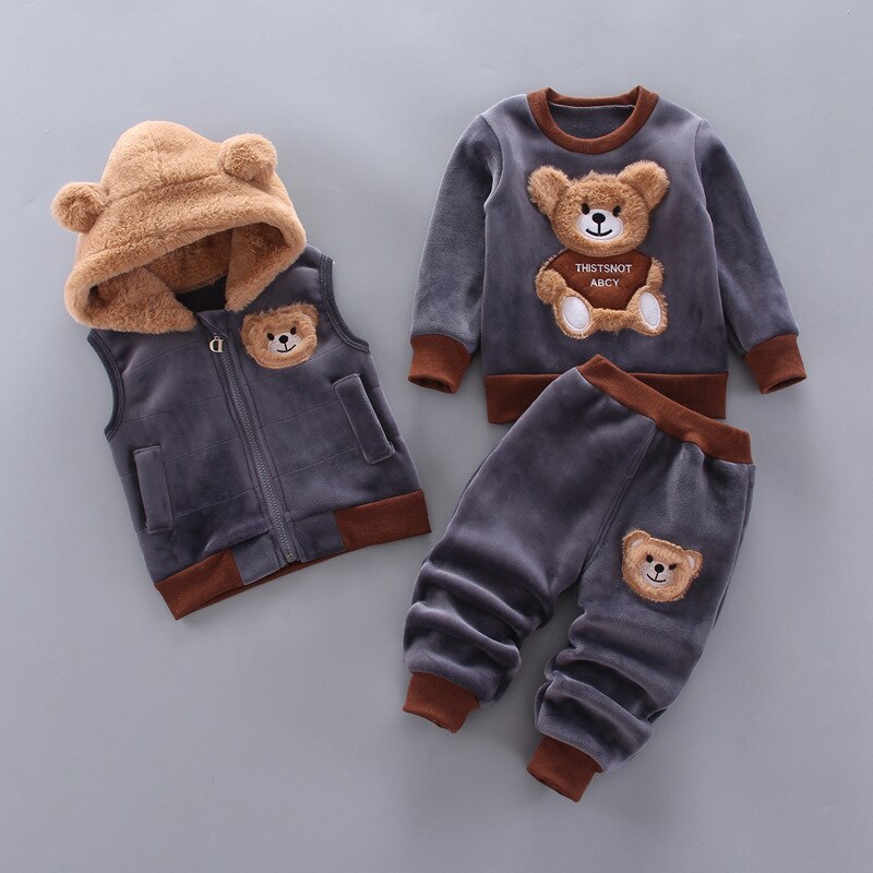 Warme 3-delige baby winterset Finn van comfortabel katoen. Ideaal voor herfst en winter, met muts, trui en broek.