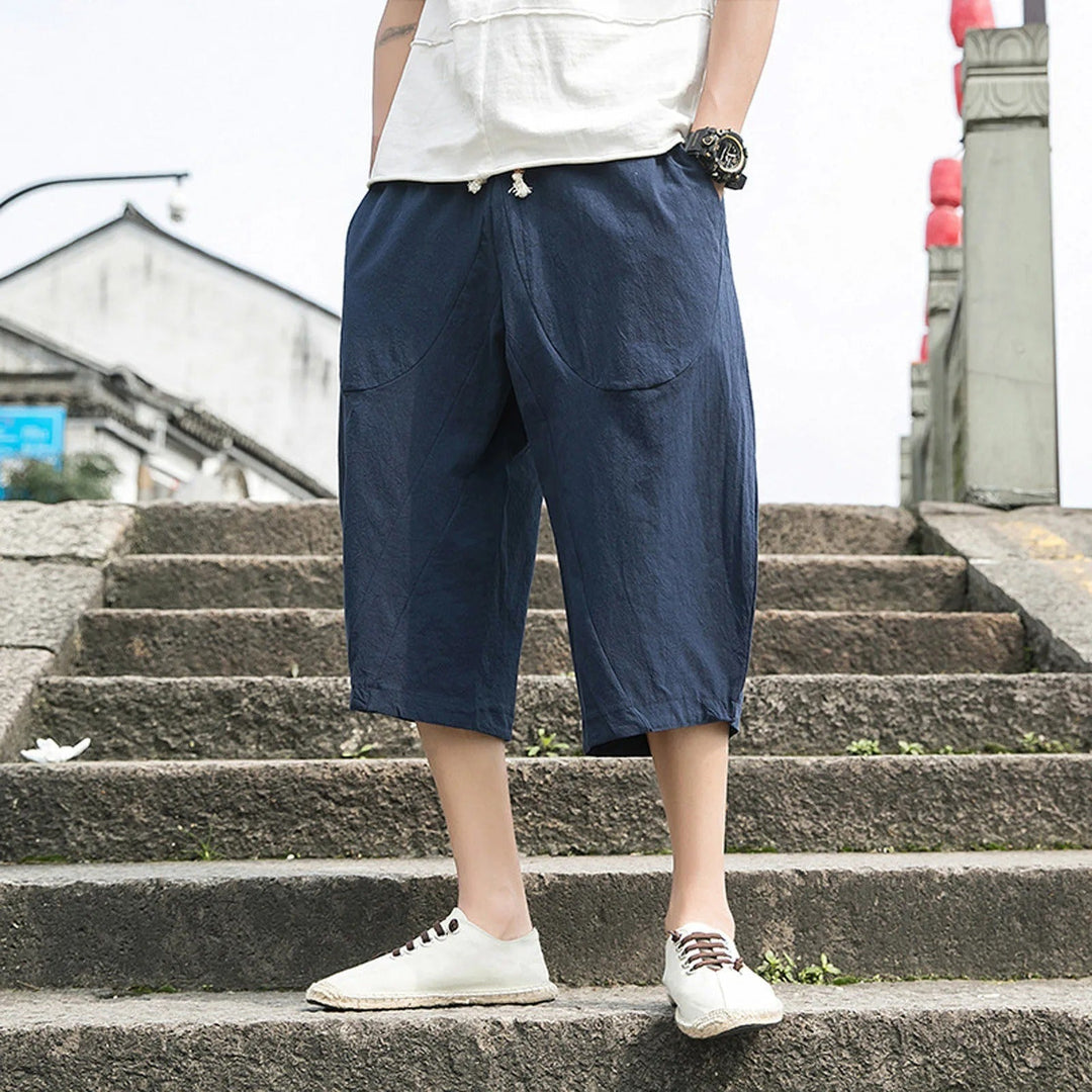 Stijlvolle casual heren driekwartbroek met comfortabele pasvorm. Ideale luchtige zomerbroek voor herenmode.