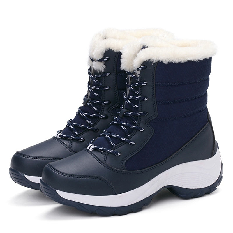 Vooraanzicht van modieuze warme dames winterlaarzen, essentiële damesschoenen voor koude winterdagen en comfort.