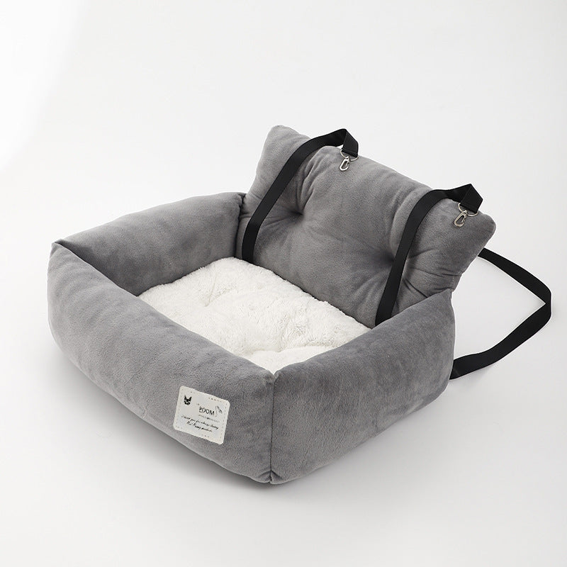 Veilige honden autostoel in grijze kleur, zachte bekleding en riemen, waterafstotend, voor comfort en veilig reizen.