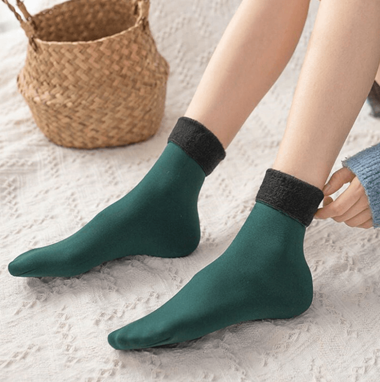 Warme fluwelen dames sokken, ideaal voor koude winterdagen thuis of als cadeau.