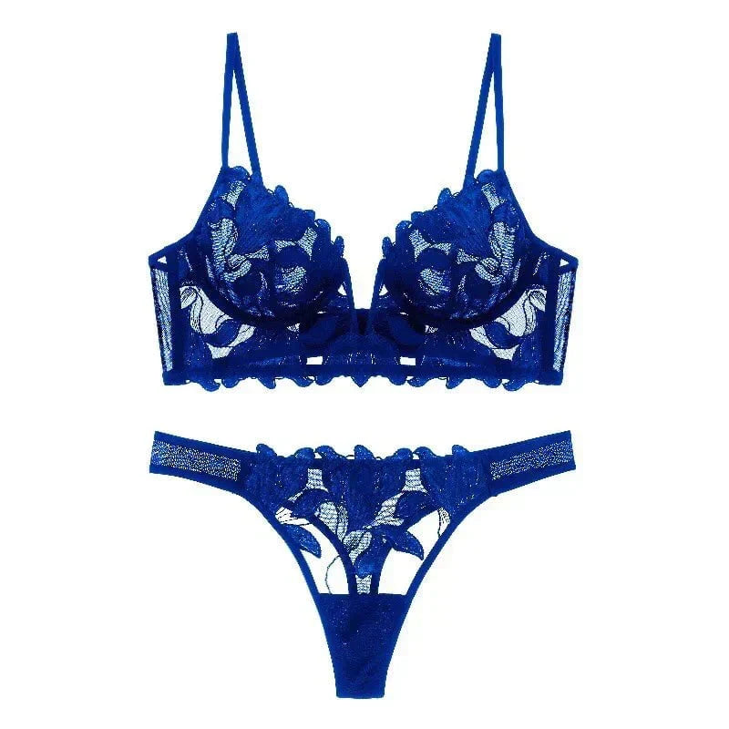 Nieuwe collectie dameslingerie: comfortabele en sensuele kanten bh en slip met franse kant.