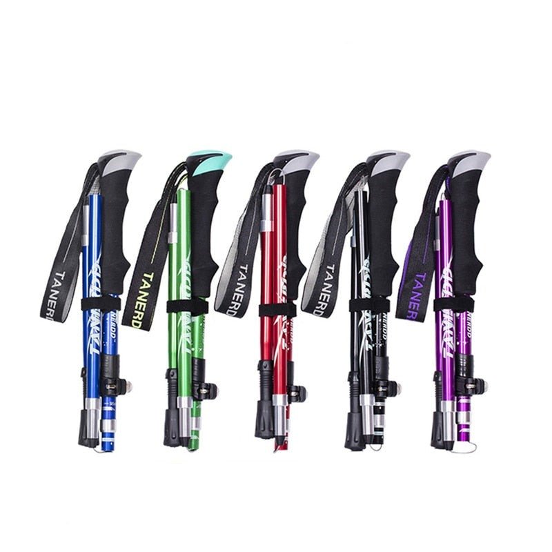 Close-up van verstelbare lichtgewicht wandelstok, perfect voor wandelen, trekking en outdoor avonturen.