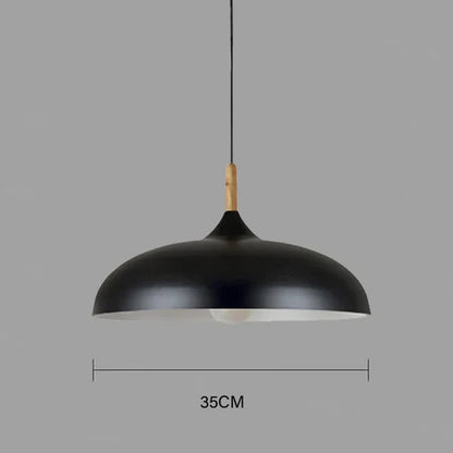 "Verstelbare Scandinavische eiken plafondlamp met energiezuinige LED, strakke lijnen en warme lichtopties voor moderne interi