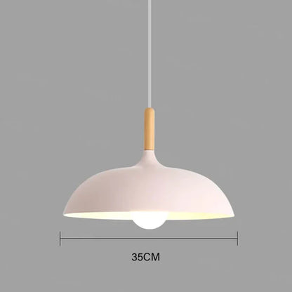 "Verstelbare Scandinavische eiken plafondlamp met energiezuinige LED, strakke lijnen en warme lichtopties voor moderne interi