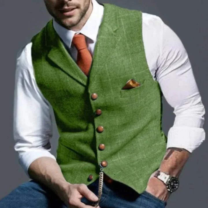 Detail van de stof van een stijlvol vintage herenvest, perfect voor casual chic mannenkleding en herfstmode.