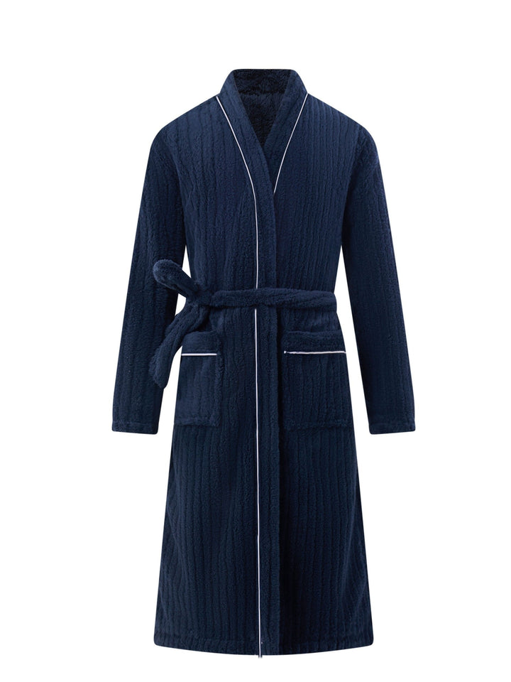 Comfortabele marineblauwe heren fleece badjas, warm en effen, ideaal voor relaxen thuis in de winter.