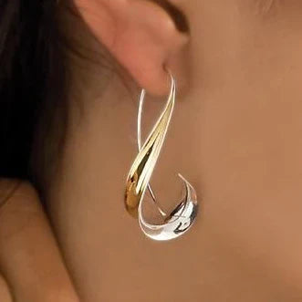 "Vintage gouden oorbellen, handgemaakt, elegant ontwerp, luxe uitstraling, tijdloze sieraden voor elke gelegenheid."