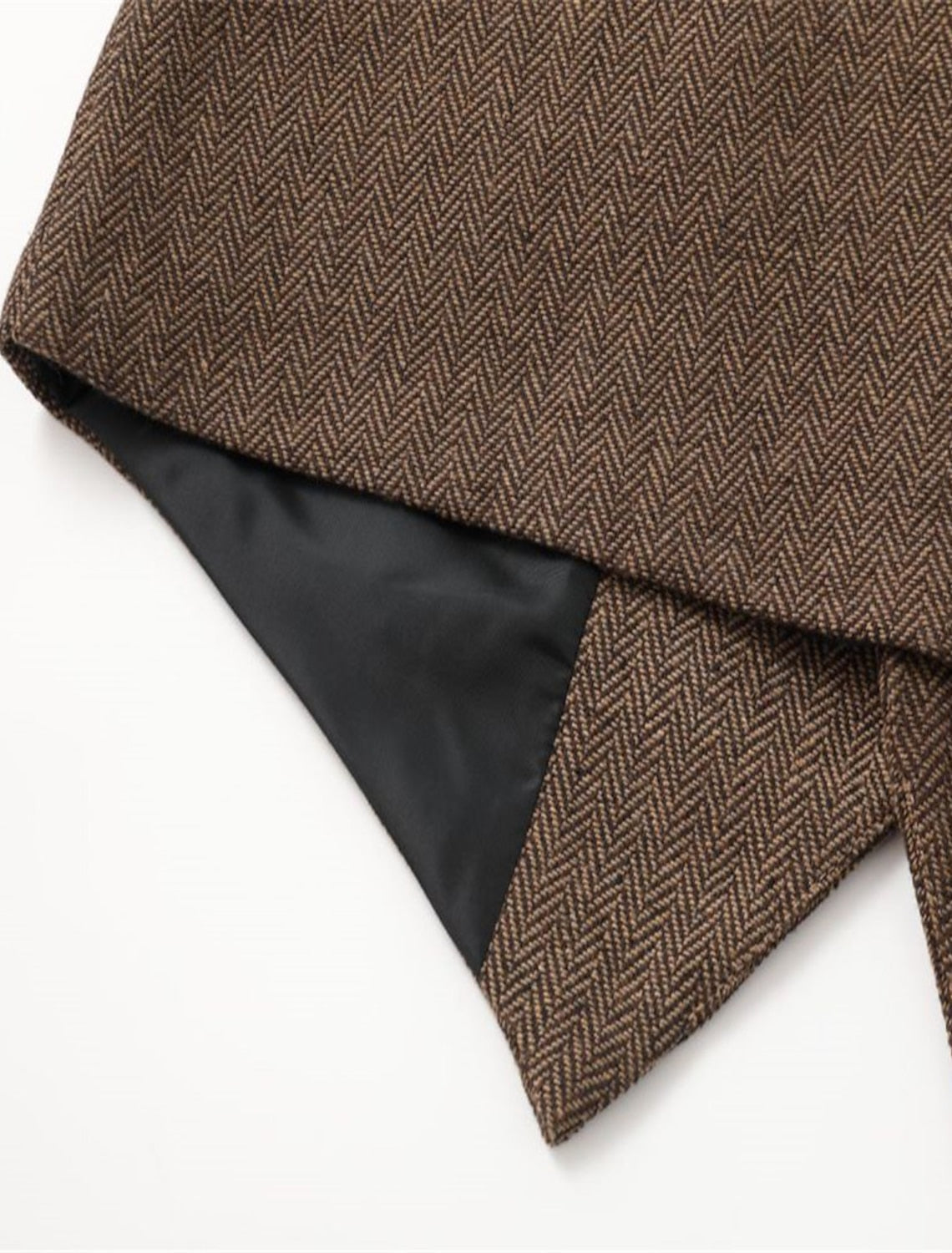 "Vintage heren gilet met elegante lijnen, authentieke stijl en hoogwaardige stoffen; veelzijdig voor elke outfit."
