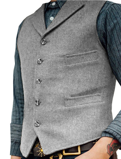 "Vintage heren gilet met elegante lijnen, authentieke stijl en hoogwaardige stoffen; veelzijdig voor elke outfit."