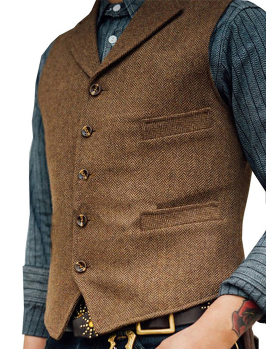"Vintage heren gilet met elegante lijnen, authentieke stijl en hoogwaardige stoffen; veelzijdig voor elke outfit."