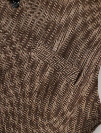 "Vintage heren gilet met elegante lijnen, authentieke stijl en hoogwaardige stoffen; veelzijdig voor elke outfit."