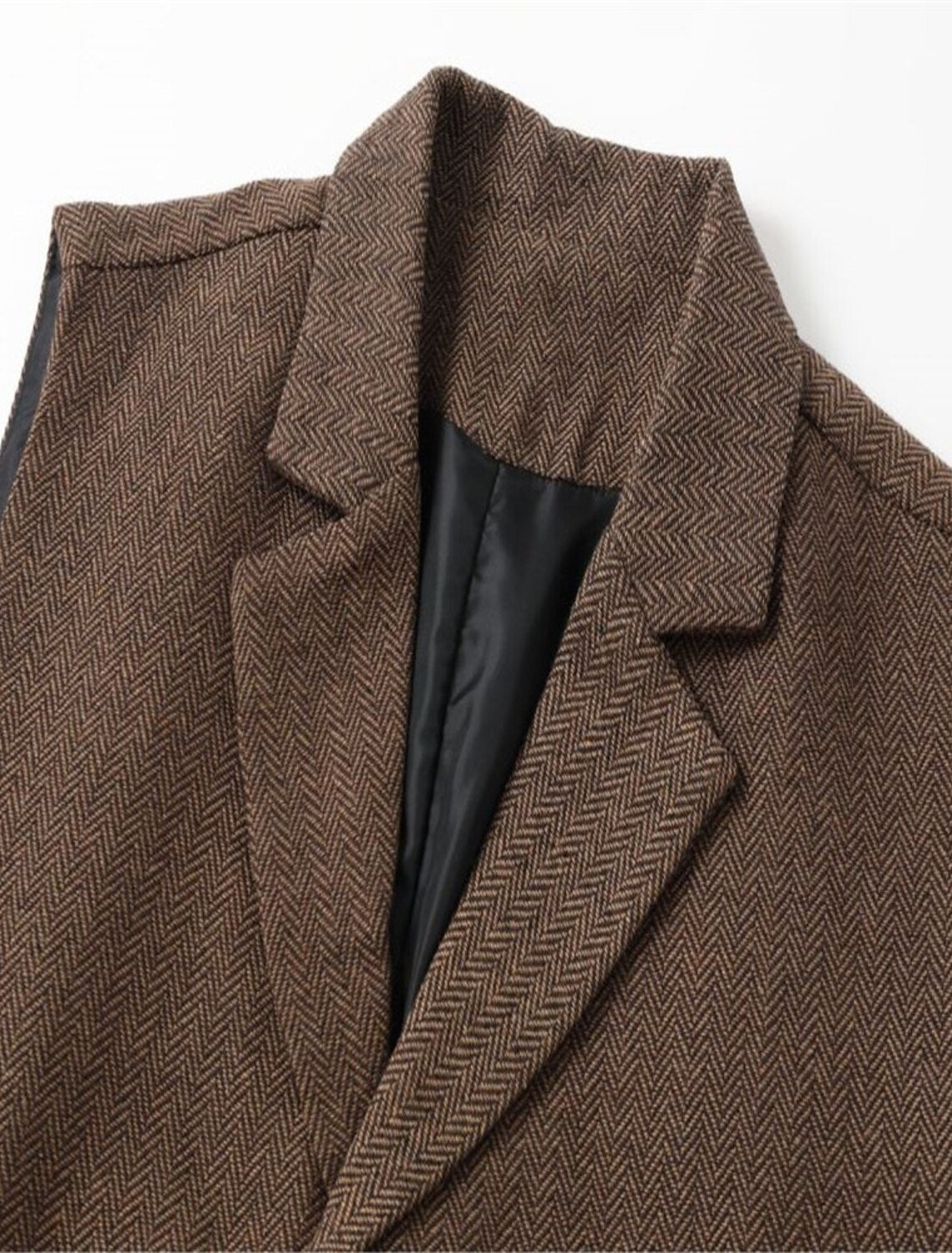 "Vintage heren gilet met elegante lijnen, authentieke stijl en hoogwaardige stoffen; veelzijdig voor elke outfit."