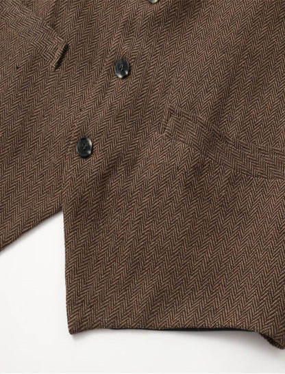 "Vintage heren gilet met elegante lijnen, authentieke stijl en hoogwaardige stoffen; veelzijdig voor elke outfit."