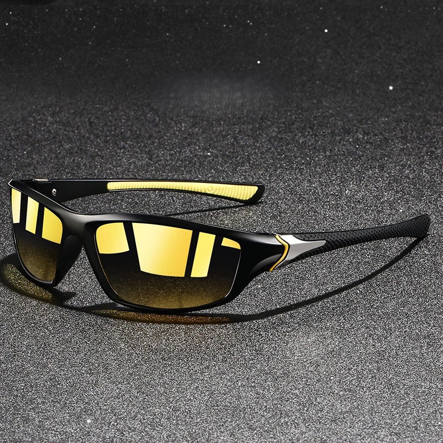 Moderne unisex zonnebril, antischittering, UV400, met comfortabele rubberen neusbrug en pootjes.