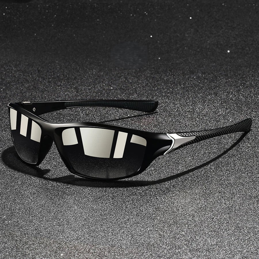 Comfortabele sportzonnebril met stevige grip, unisex design, gepolariseerd voor minder schittering.