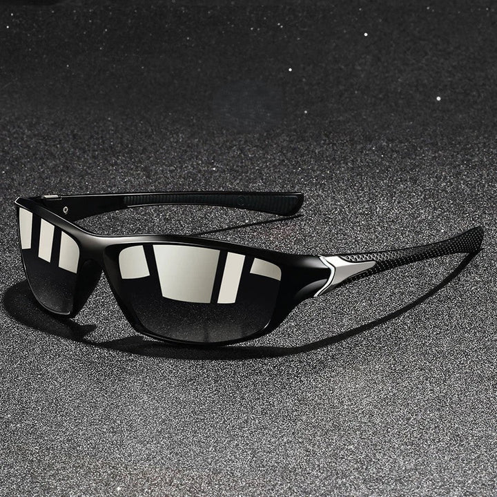 Comfortabele sportzonnebril met stevige grip, unisex design, gepolariseerd voor minder schittering.