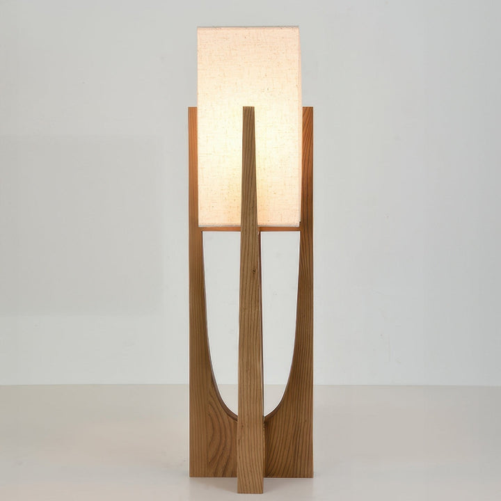 Walnotenhouten vloerlamp. Minimalistisch en sfeervol, met LED verlichting voor een modern en stijlvol interieur.