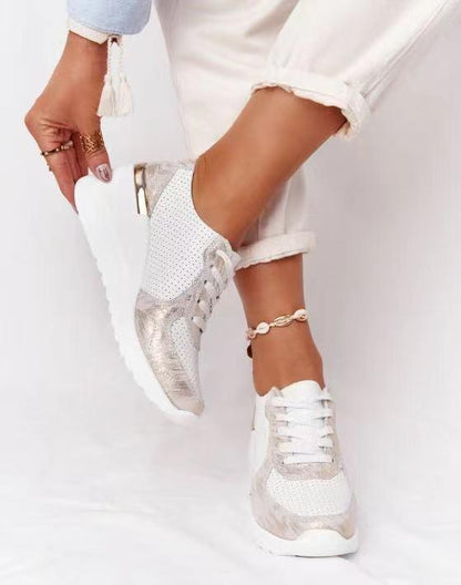 "Vrouwelijke Air Sneakers met ademende materialen, moderne look, flexibele zool en demping voor comfort en stijl."