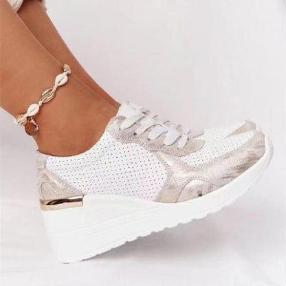 "Vrouwelijke Air Sneakers met ademende materialen, moderne look, flexibele zool en demping voor comfort en stijl."