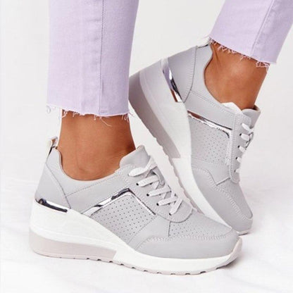 "Vrouwelijke Air Sneakers met ademende materialen, moderne look, flexibele zool en demping voor comfort en stijl."