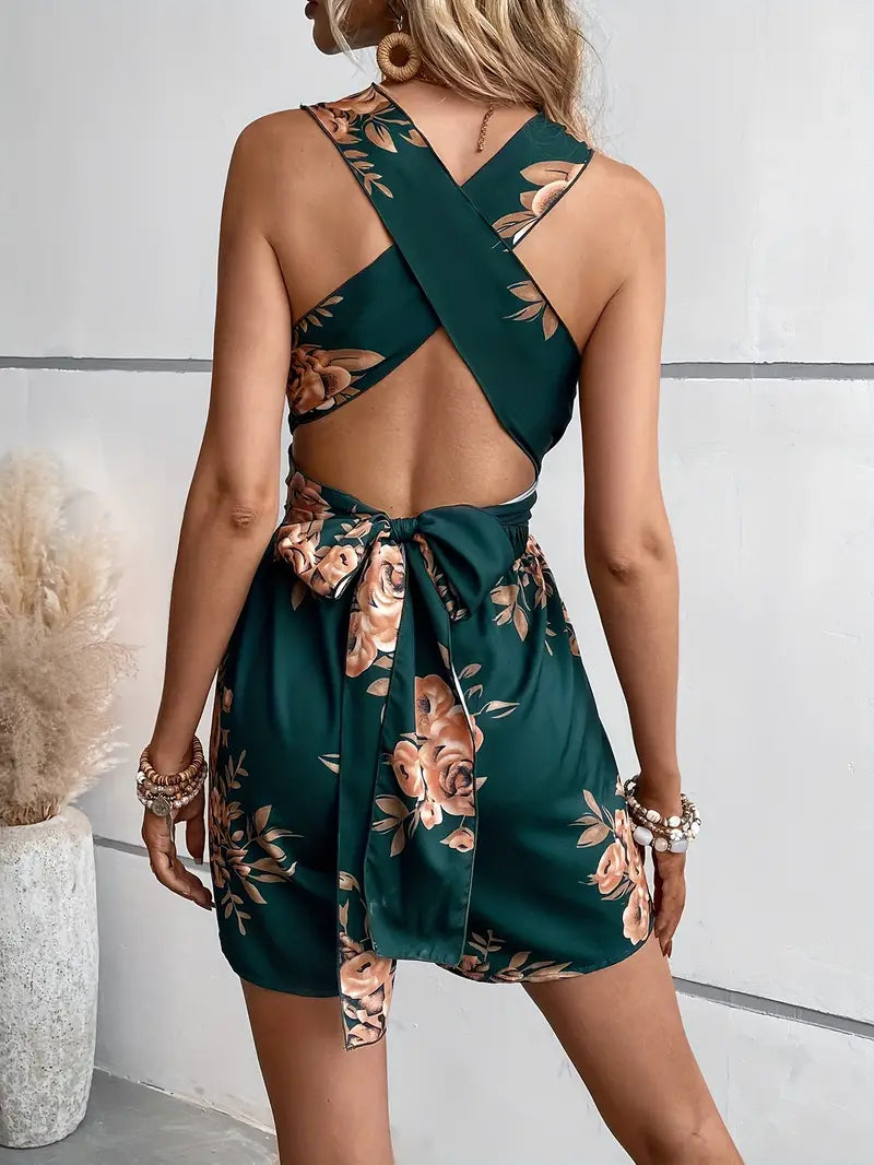 "Vrouwelijke bloemen romper met diepe V-hals, lichte stretch en verstelbare taille, perfect voor zonnige dagen."