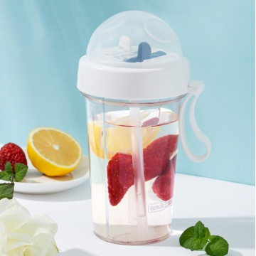Innovatieve waterfles met twee compartimenten. Lekdicht en BPA-vrij voor al je sport- en reisavonturen.
