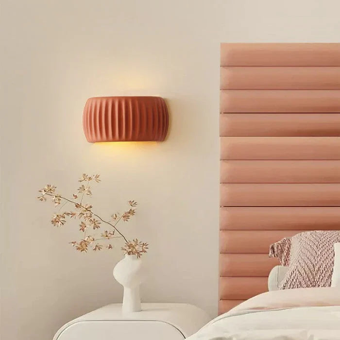 Stijlvolle LED slaapkamerlamp, zorgt voor een rustgevende ambiance.
