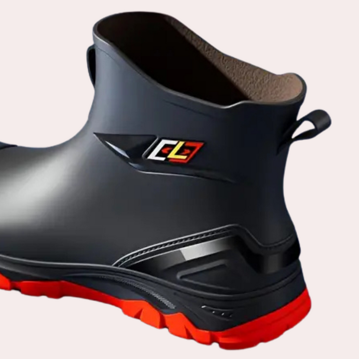 Duurzame zwarte heren winterlaarzen Felix, waterdicht en met robuuste grip voor winterse omstandigheden.
