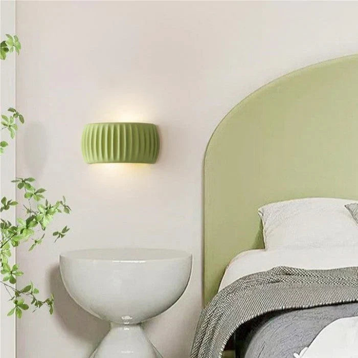 Elegante LED wandlamp met een verfijnde afwerking, voor moderne accenten.