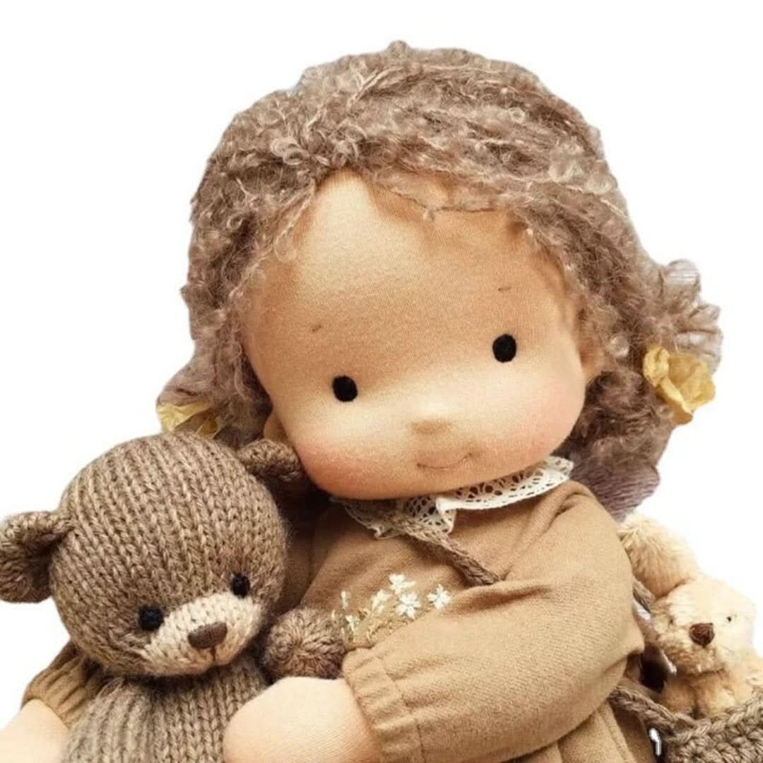 Natuurlijke Waldorf pop (30 cm) handgemaakt, perfect voor elk kind. Zacht, veilig en educatief speelgoed.
